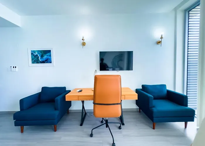Hotel Surfs Up - A Sky Harbour Oceanfront King Montego Bay