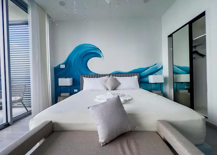 Surfs Up - A Sky Harbour Oceanfront King Hotel