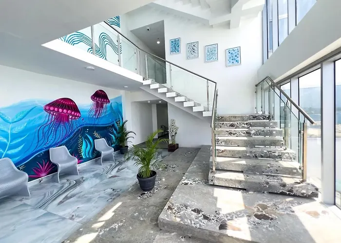 Surfs Up - A Sky Harbour Oceanfront King Hotel